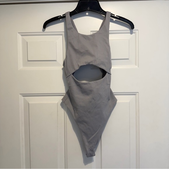 For Love and Lemons Gray Keyhole Cutout Front Ribbed Bodysuit XS 23072 - Picture 4 of 11